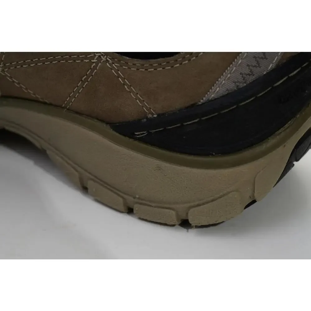 Clarks minor scuffing